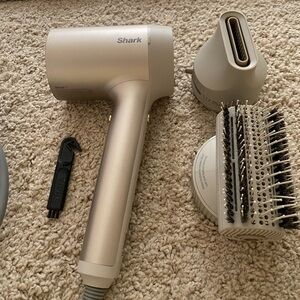 Shark HyperAIR™ Hair Blow Dryer w2-in-1 Concentrator & Styling Brush Attachments